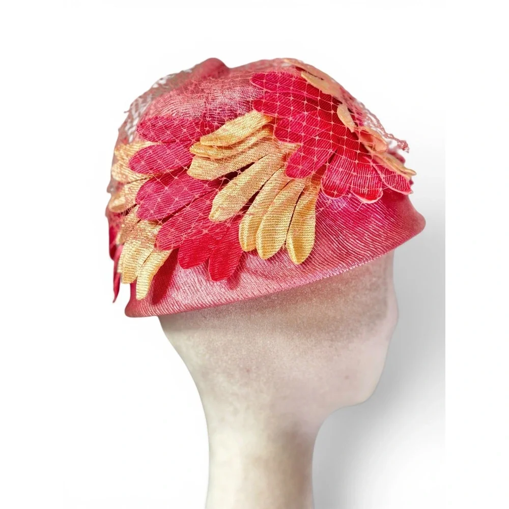 1960'S Vintage Pink and Champagne Petal Cloche Stye Statement Hat with‎ Netting